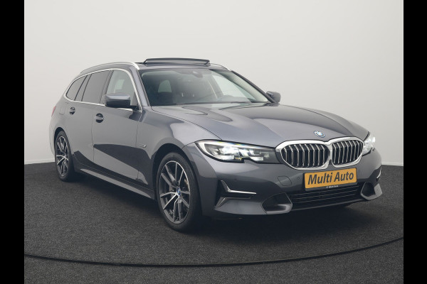 BMW 3 Serie Touring 330e Sportline Plug In Hybrid 293pk Dealer O.H PHEV | Panodak | Trekhaak af Fabriek | Lederen Sportstoelen Memory | 360 Camera | Keyless | Camera & Parkassist | 18"L.M | Apple Carplay | Sfeerverlichting |