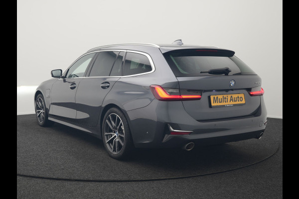 BMW 3 Serie Touring 330e Sportline Plug In Hybrid 293pk Dealer O.H PHEV | Panodak | Trekhaak af Fabriek | Lederen Sportstoelen Memory | 360 Camera | Keyless | Camera & Parkassist | 18"L.M | Apple Carplay | Sfeerverlichting |