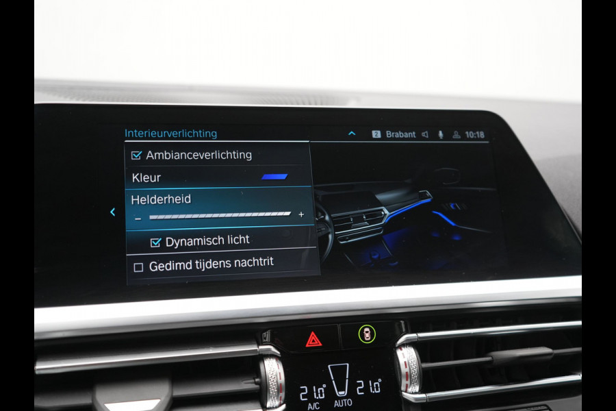 BMW 3 Serie Touring 330e Sportline Plug In Hybrid 293pk Dealer O.H PHEV | Panodak | Trekhaak af Fabriek | Lederen Sportstoelen Memory | 360 Camera | Keyless | Camera & Parkassist | 18"L.M | Apple Carplay | Sfeerverlichting |