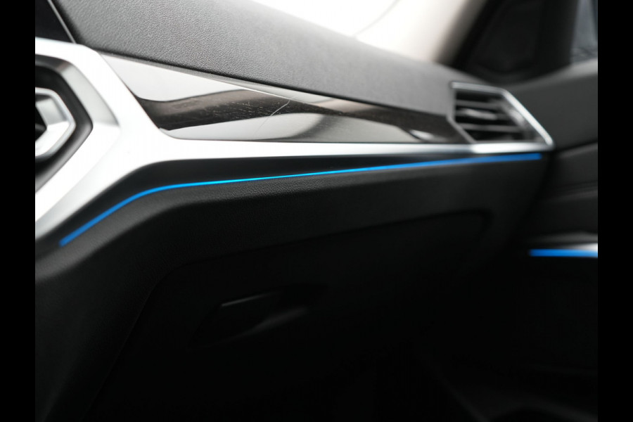BMW 3 Serie Touring 330e Sportline Plug In Hybrid 293pk Dealer O.H PHEV | Panodak | Trekhaak af Fabriek | Lederen Sportstoelen Memory | 360 Camera | Keyless | Camera & Parkassist | 18"L.M | Apple Carplay | Sfeerverlichting |
