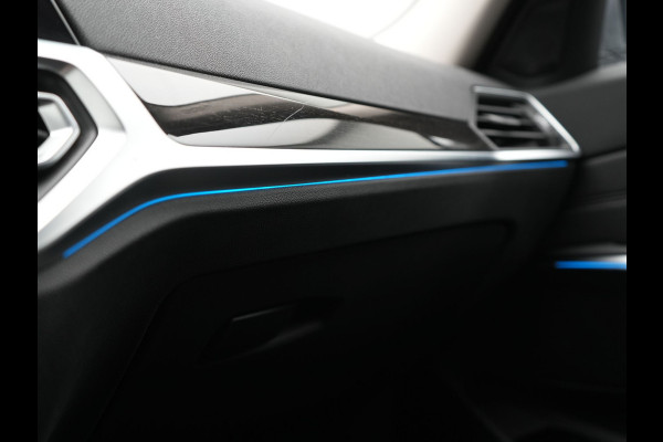 BMW 3 Serie Touring 330e Sportline Plug In Hybrid 293pk Dealer O.H PHEV | Panodak | Trekhaak af Fabriek | Lederen Sportstoelen Memory | 360 Camera | Keyless | Camera & Parkassist | 18"L.M | Apple Carplay | Sfeerverlichting |