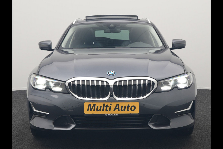 BMW 3 Serie Touring 330e Sportline Plug In Hybrid 293pk Dealer O.H PHEV | Panodak | Trekhaak af Fabriek | Lederen Sportstoelen Memory | 360 Camera | Keyless | Camera & Parkassist | 18"L.M | Apple Carplay | Sfeerverlichting |