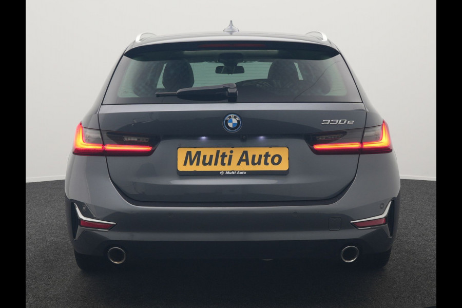 BMW 3 Serie Touring 330e Sportline Plug In Hybrid 293pk Dealer O.H PHEV | Panodak | Trekhaak af Fabriek | Lederen Sportstoelen Memory | 360 Camera | Keyless | Camera & Parkassist | 18"L.M | Apple Carplay | Sfeerverlichting |