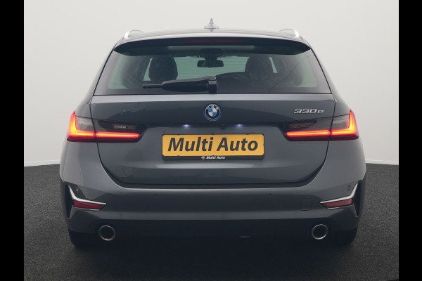 BMW 3 Serie Touring 330e Sportline Plug In Hybrid 293pk Dealer O.H PHEV | Panodak | Trekhaak af Fabriek | Lederen Sportstoelen Memory | 360 Camera | Keyless | Camera & Parkassist | 18"L.M | Apple Carplay | Sfeerverlichting |