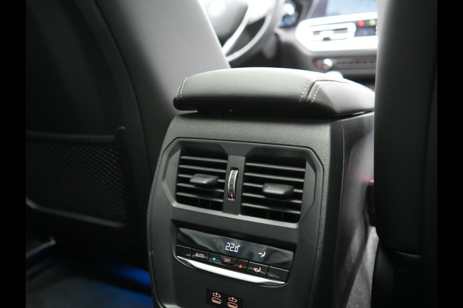 BMW 3 Serie Touring 330e Sportline Plug In Hybrid 293pk Dealer O.H PHEV | Panodak | Trekhaak af Fabriek | Lederen Sportstoelen Memory | 360 Camera | Keyless | Camera & Parkassist | 18"L.M | Apple Carplay | Sfeerverlichting |