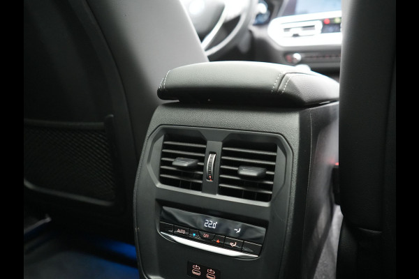 BMW 3 Serie Touring 330e Sportline Plug In Hybrid 293pk Dealer O.H PHEV | Panodak | Trekhaak af Fabriek | Lederen Sportstoelen Memory | 360 Camera | Keyless | Camera & Parkassist | 18"L.M | Apple Carplay | Sfeerverlichting |