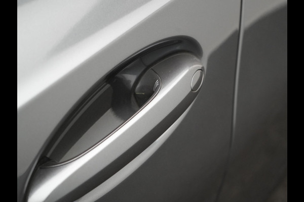 BMW 3 Serie Touring 330e Sportline Plug In Hybrid 293pk Dealer O.H PHEV | Panodak | Trekhaak af Fabriek | Lederen Sportstoelen Memory | 360 Camera | Keyless | Camera & Parkassist | 18"L.M | Apple Carplay | Sfeerverlichting |