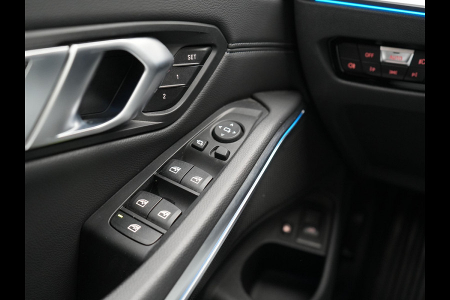 BMW 3 Serie Touring 330e Sportline Plug In Hybrid 293pk Dealer O.H PHEV | Panodak | Trekhaak af Fabriek | Lederen Sportstoelen Memory | 360 Camera | Keyless | Camera & Parkassist | 18"L.M | Apple Carplay | Sfeerverlichting |