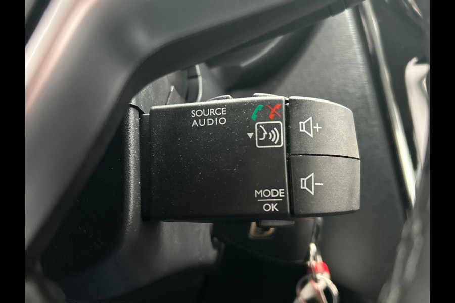 Dacia Lodgy 1.2 TCe Série Limitée Stepway 5p. | Trekhaak | Cruise Control Camera Navigatie