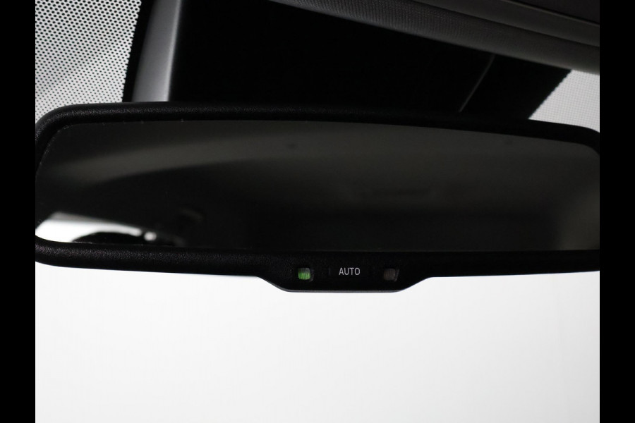 Toyota RAV4 2.5 Hybrid Dynamic | Navigatie | Elektrische kofferbak | Apple Carplay & AndroidAUTO |