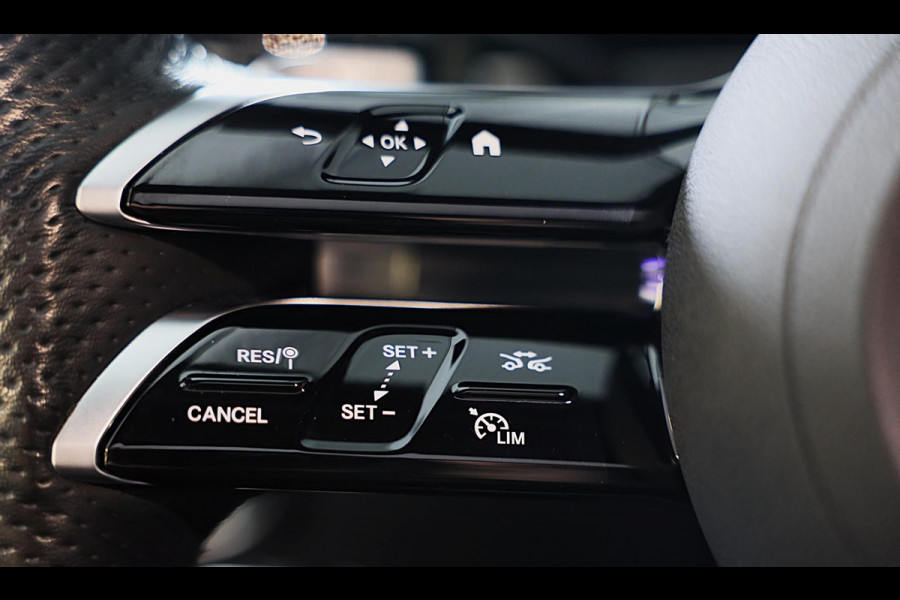 Mercedes-Benz C-Klasse 300 e AMG Line / Head Up / Camera / Acc / Lane Assist / Dode Hoek / Elek Stoelen / Memory / Pano / 20 Inch