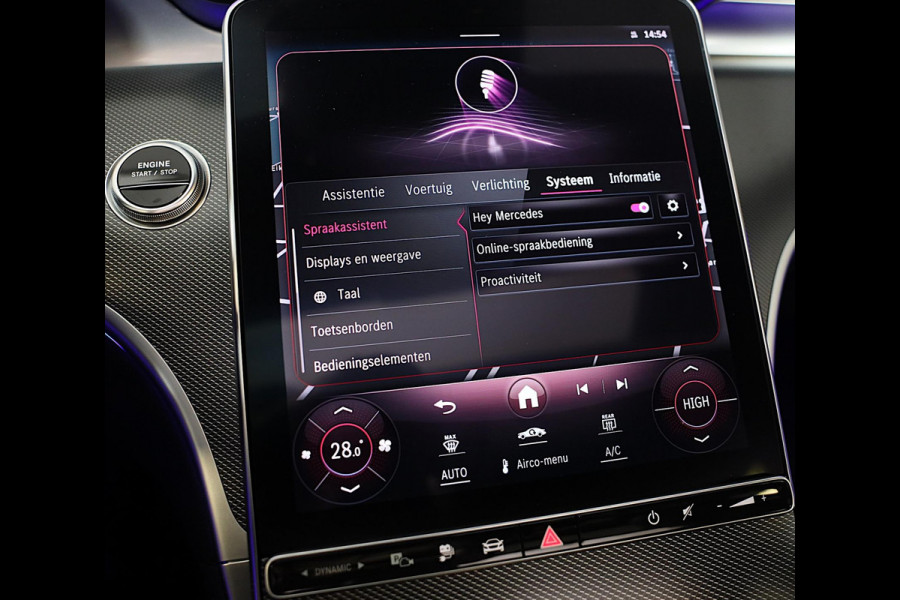 Mercedes-Benz C-Klasse 300 e AMG Line / Head Up / Camera / Acc / Lane Assist / Dode Hoek / Elek Stoelen / Memory / Pano / 20 Inch