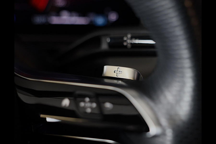 Mercedes-Benz C-Klasse 300 e AMG Line / Head Up / Camera / Acc / Lane Assist / Dode Hoek / Elek Stoelen / Memory / Pano / 20 Inch