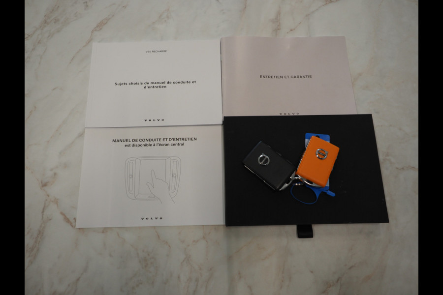 Volvo V90 2.0 T6 Plug-in hybrid AWD Plus Dark Long Range | Panoramadak | Pilot Assist | Trekhaak | Leder | Harman/Kardon | 360 | Keyless | Carplay