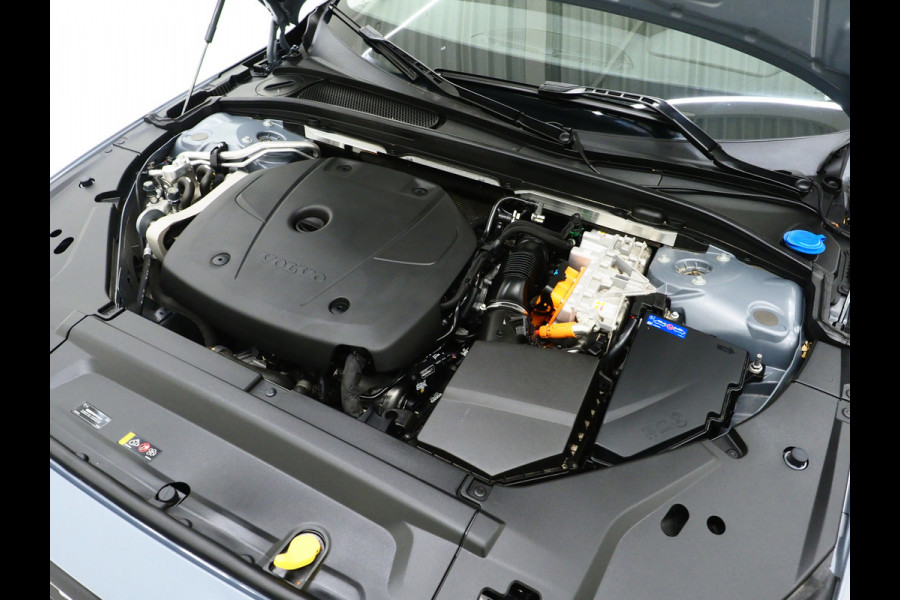 Volvo V90 2.0 T6 Plug-in hybrid AWD Plus Dark Long Range | Panoramadak | Pilot Assist | Trekhaak | Leder | Harman/Kardon | 360 | Keyless | Carplay