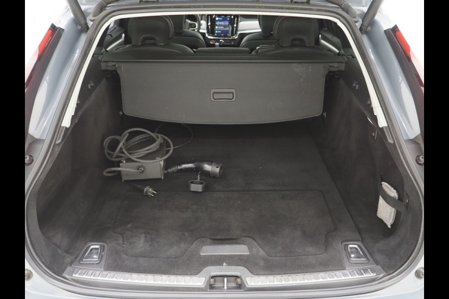 Volvo V90 2.0 T6 Plug-in hybrid AWD Plus Dark Long Range | Panoramadak | Pilot Assist | Trekhaak | Leder | Harman/Kardon | 360 | Keyless | Carplay