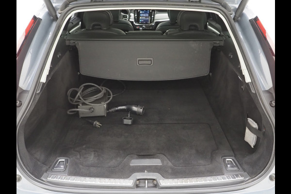 Volvo V90 2.0 T6 Plug-in hybrid AWD Plus Dark Long Range | Panoramadak | Pilot Assist | Trekhaak | Leder | Harman/Kardon | 360 | Keyless | Carplay