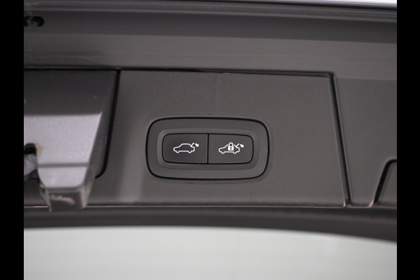 Volvo V90 2.0 T6 Plug-in hybrid AWD Plus Dark Long Range | Panoramadak | Pilot Assist | Trekhaak | Leder | Harman/Kardon | 360 | Keyless | Carplay