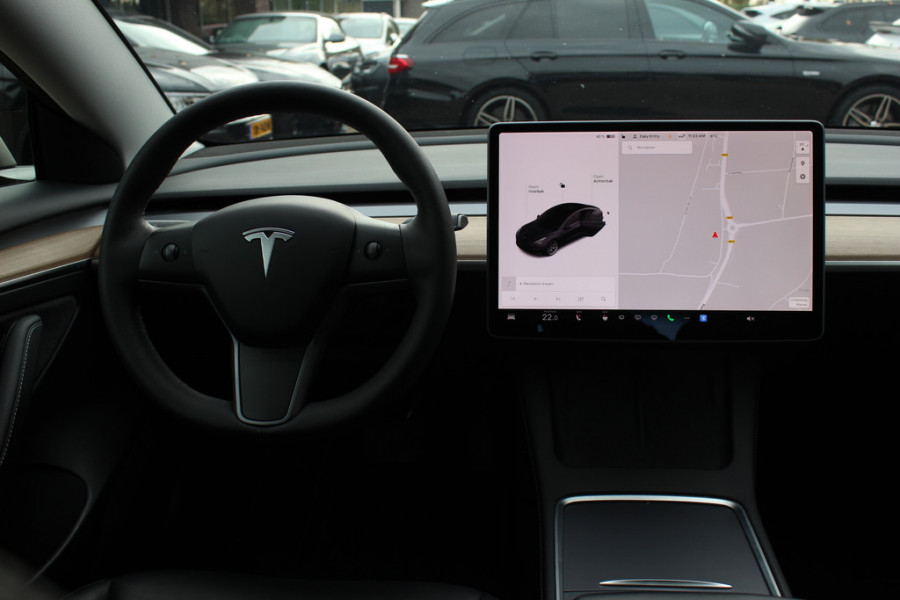 Tesla Model 3 Standard RWD Plus 60 kWh / FACELIFT / Trekhaak / Autopilot / Panoramadak / Camera / Leder / 18'' / Leder / Premium Audio / Warmtepomp