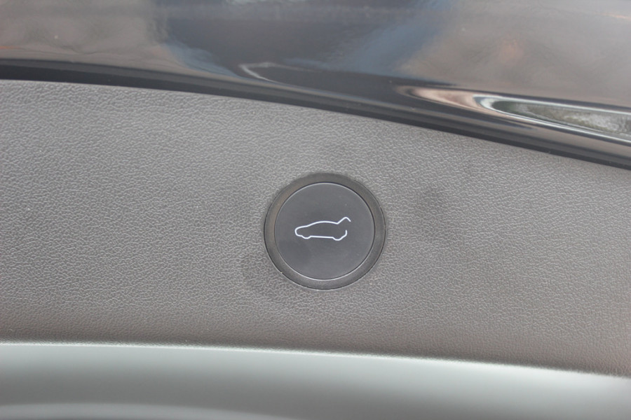 Tesla Model 3 Standard RWD Plus 60 kWh / FACELIFT / Trekhaak / Autopilot / Panoramadak / Camera / Leder / 18'' / Leder / Premium Audio / Warmtepomp