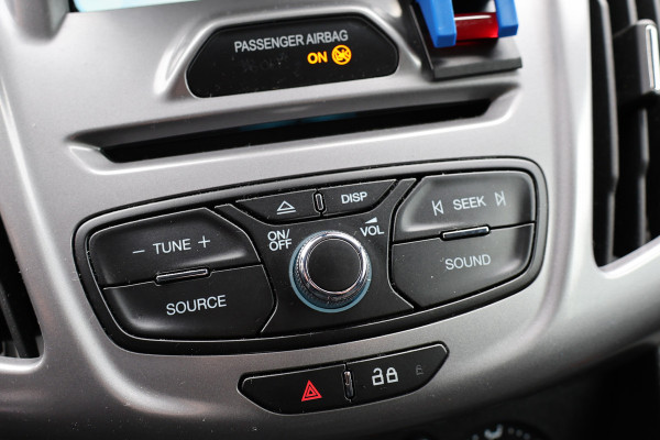 Ford Transit Connect 1.5 TDCI L2 | Sortimo inrichting | Marge | BTW & BPM Vrij | Camera | CarPlay | Navigatie | Cruise control | DAB | 3-Zitter | Alarm klasse 3 | NAP Logisch | Nieuwe APK | NL Auto | Euro 6