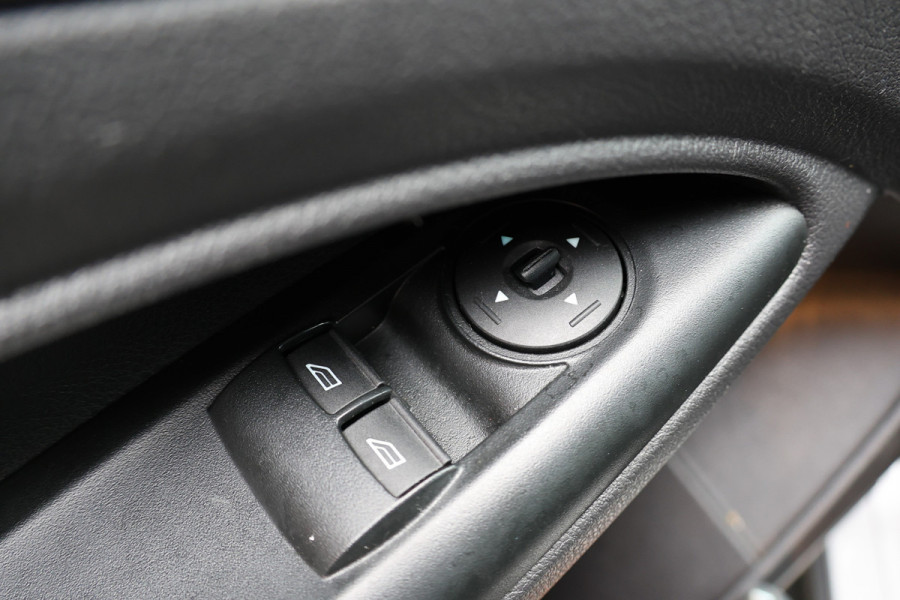 Ford Transit Connect 1.5 TDCI L2 | Sortimo inrichting | Marge | BTW & BPM Vrij | Camera | CarPlay | Navigatie | Cruise control | DAB | 3-Zitter | Alarm klasse 3 | NAP Logisch | Nieuwe APK | NL Auto | Euro 6