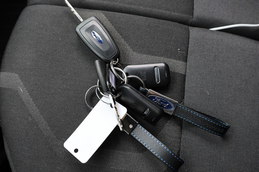 Ford Transit Connect 1.5 TDCI L2 | Sortimo inrichting | Marge | BTW & BPM Vrij | Camera | CarPlay | Navigatie | Cruise control | DAB | 3-Zitter | Alarm klasse 3 | NAP Logisch | Nieuwe APK | NL Auto | Euro 6