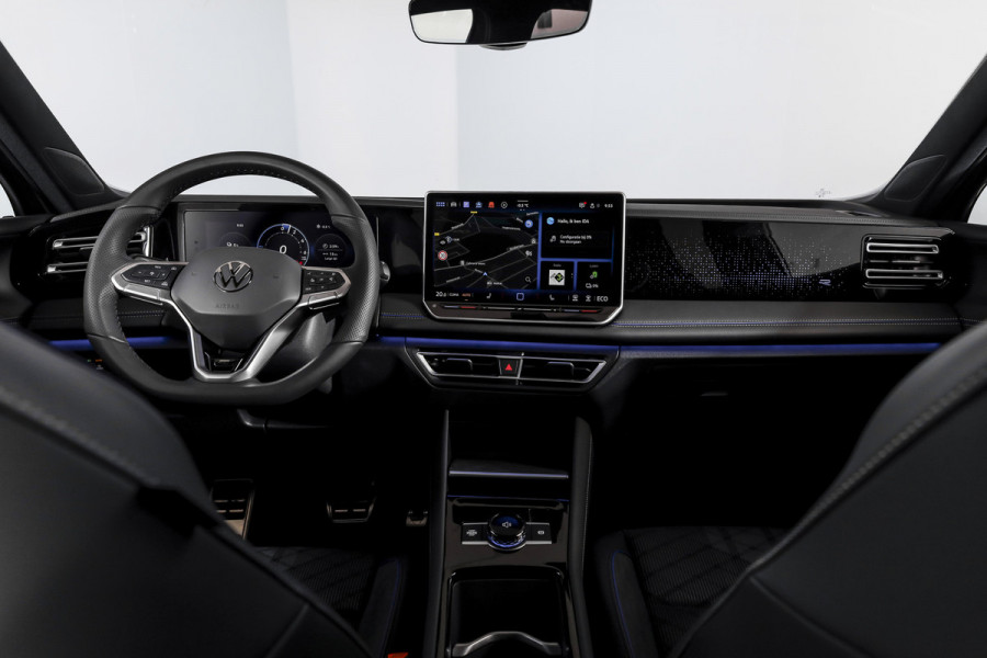Volkswagen Tiguan 1.5 eHybrid 272 PK R-Line Edition | Black Style | Assistance Plus | Elek. Trekhaak | S/K-panodak | Adapt. Cruise | Stoel-+stuurverw. | NAV+App. Connect | 360 Camera | LM 20" |
