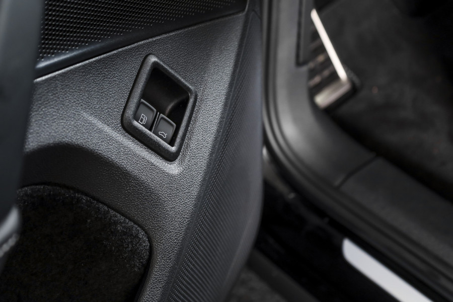 Volkswagen Tiguan 1.5 eHybrid 272 PK R-Line Edition | Black Style | Assistance Plus | Elek. Trekhaak | S/K-panodak | Adapt. Cruise | Stoel-+stuurverw. | NAV+App. Connect | 360 Camera | LM 20" |