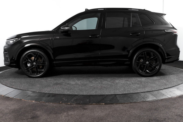 Volkswagen Tiguan 1.5 eHybrid 272 PK R-Line Edition | Black Style | Assistance Plus | Elek. Trekhaak | S/K-panodak | Adapt. Cruise | Stoel-+stuurverw. | NAV+App. Connect | 360 Camera | LM 20" | 3971