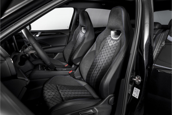 Volkswagen Tiguan 1.5 eHybrid 272 PK R-Line Edition | Black Style | Assistance Plus | Elek. Trekhaak | S/K-panodak | Adapt. Cruise | Stoel-+stuurverw. | NAV+App. Connect | 360 Camera | LM 20" | 3971