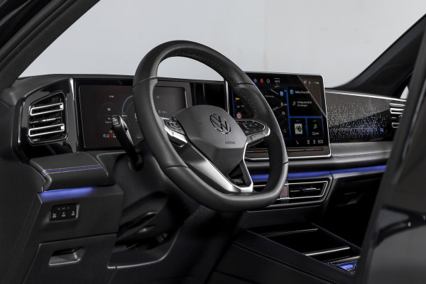 Volkswagen Tiguan 1.5 eHybrid 272 PK R-Line Edition | Black Style | Assistance Plus | Elek. Trekhaak | S/K-panodak | Adapt. Cruise | Stoel-+stuurverw. | NAV+App. Connect | 360 Camera | LM 20" | 3971