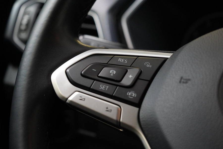Volkswagen T-Cross 1.0 TSi 115pk United | Navigatie | Trekhaak | All-seasonbanden | Blind-Spot | Adaptive cruise