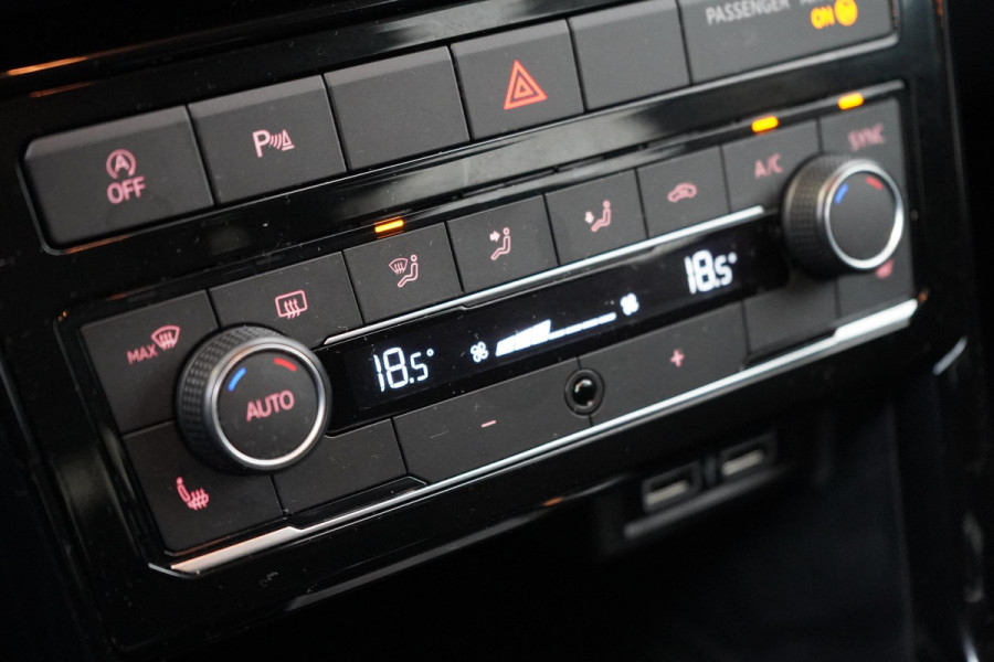 Volkswagen T-Cross 1.0 TSi 115pk United | Navigatie | Trekhaak | All-seasonbanden | Blind-Spot | Adaptive cruise