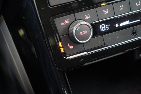 Volkswagen T-Cross 1.0 TSi 115pk United | Navigatie | Trekhaak | All-seasonbanden | Blind-Spot | Adaptive cruise