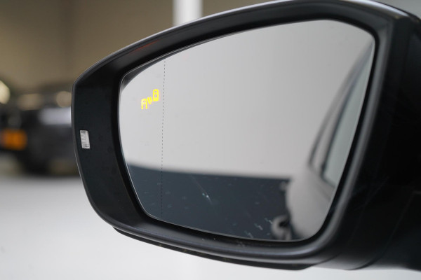 Volkswagen T-Cross 1.0 TSi 115pk United | Navigatie | Trekhaak | All-seasonbanden | Blind-Spot | Adaptive cruise