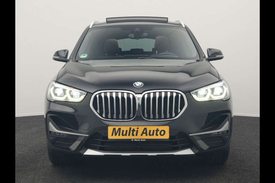 BMW X1 xDrive25e X Line Plug In Hybrid 221pk Dealer O.H. PHEV | Panodak | Head Up | Camera | Stuur Verwarmd | Lederen Sportstoelen Verwarmd | Hifi Audio | Adaptive LED | Sfeerverlichting | Cruise Control | Navigatie | DAB |
