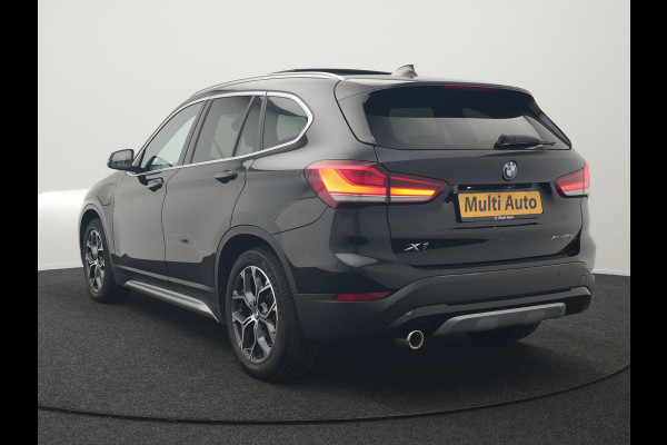 BMW X1 xDrive25e X Line Plug In Hybrid 221pk Dealer O.H. PHEV | Panodak | Head Up | Camera | Stuur Verwarmd | Lederen Sportstoelen Verwarmd | Hifi Audio | Adaptive LED | Sfeerverlichting | Cruise Control | Navigatie | DAB |