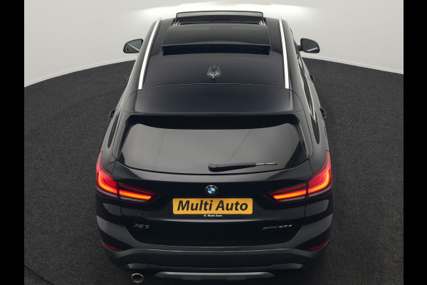 BMW X1 xDrive25e X Line Plug In Hybrid 221pk Dealer O.H. PHEV | Panodak | Head Up | Camera | Stuur Verwarmd | Lederen Sportstoelen Verwarmd | Hifi Audio | Adaptive LED | Sfeerverlichting | Cruise Control | Navigatie | DAB |