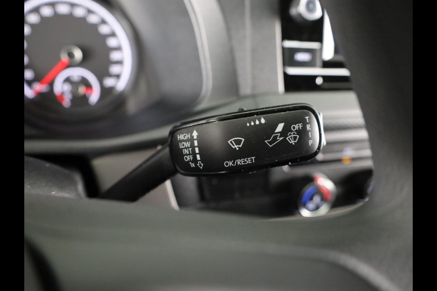 Volkswagen Transporter 2.0 TDI L2H1 28 Comfortline 110 pk | Verlengde garantie | Navigatie via App | Parkeersensoren achter | Cruise control |