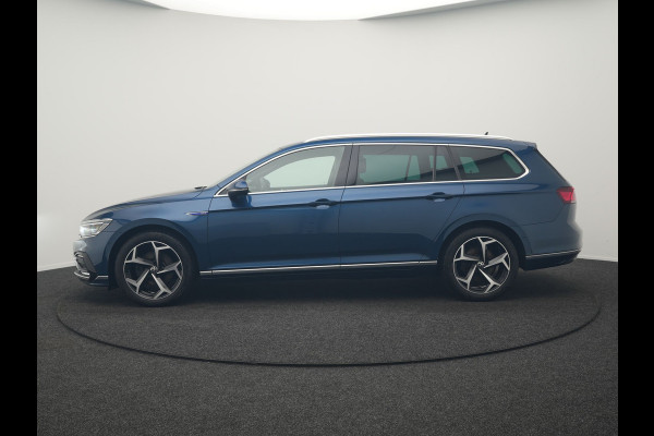 Volkswagen Passat Variant GTE Business Plug In Hybrid 218pk Dealer O.H PHEV | Trekhaak af Fabriek | Adaptive Cruise | Alcantara Sportstoelen Massage | Camera | Virtual | 18"L.M | Keyless | Matrix LED | Apple Carplay |
