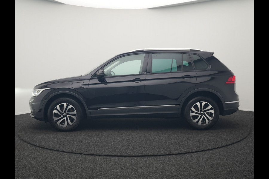 Volkswagen Tiguan 1.4 TSI eHybrid Active Plug In Hybrid 245pk Dealer O.H PHEV | Adaptive Cruise | Camera | Parkassist | Stoelverwarming | Keyless | Apple Carplay | BLIS |