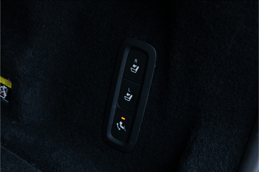 Volvo XC60 2.0 T8 Twin Engine AWD R-Design Pano, Leder