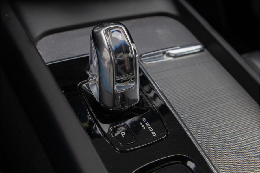 Volvo XC60 2.0 T8 Twin Engine AWD R-Design Pano, Leder