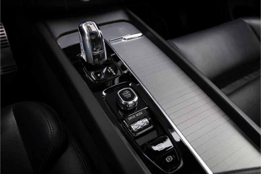 Volvo XC60 2.0 T8 Twin Engine AWD R-Design Pano, Leder