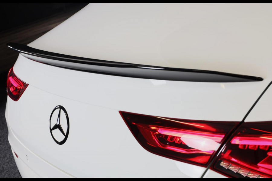 Mercedes-Benz CLA-Klasse 250 e AMG Line / AUT / Digital Cockpit / Cruise Control / Sfeerverlichting / Camera / Pano