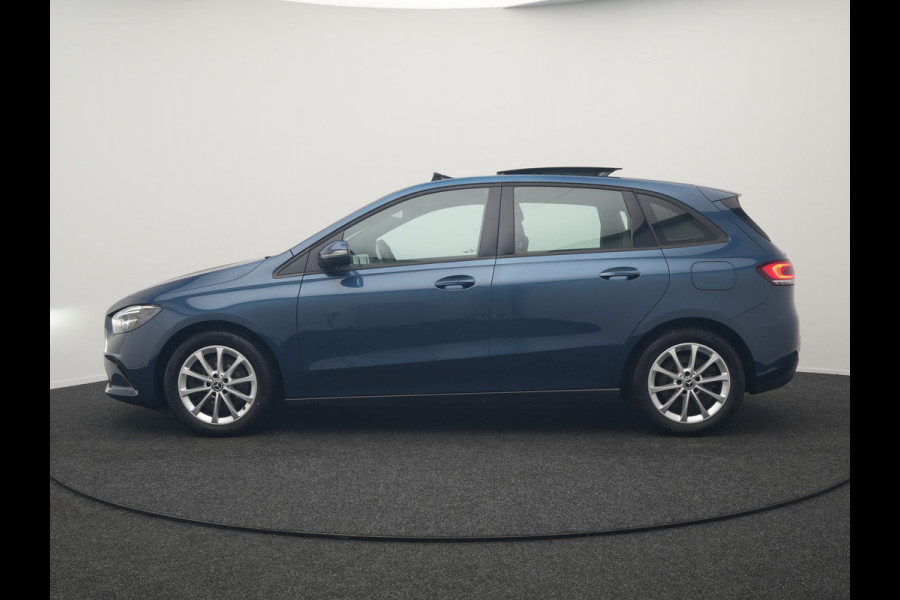 Mercedes-Benz B-Klasse 250 e Plug In Hybrid 218pk Dealer O.H PHEV | Panodak | Camera | Multibeam LED | Parkassist | Stoelverwarming | Navi Full Map | 17"L.M | Climate Control |