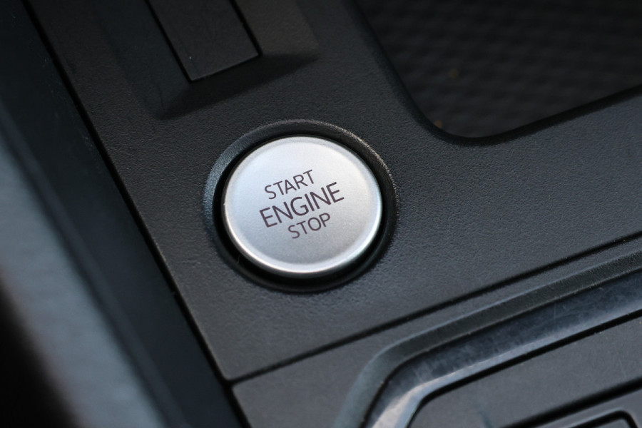 Volkswagen Caddy Cargo 2.0 TDI DSG R-Line | ACC | Side Assist | Lane Assist | Virtual Cockpit | Camera | CarPlay | Stoelverwarming | LED Koplampen | Sidebars | Spoilerkit | DAB | Fabrieksgarantie | Facelift model | BPM Vrij