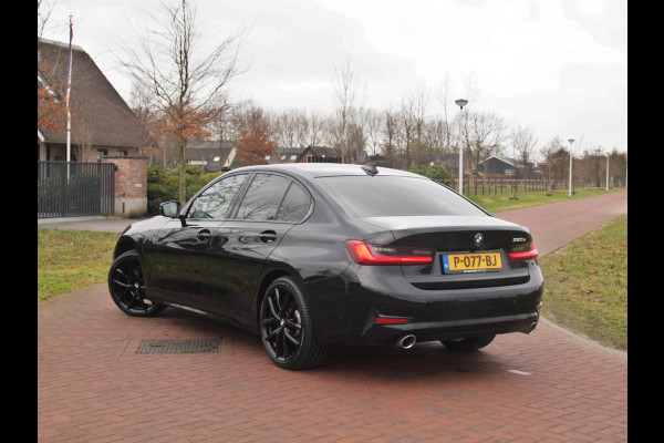 BMW 3-serie 320e Business Edition Plus | 19 Inch | Camera | Leer | Sfeerverlichting | Laserlight |  NL-Auto |