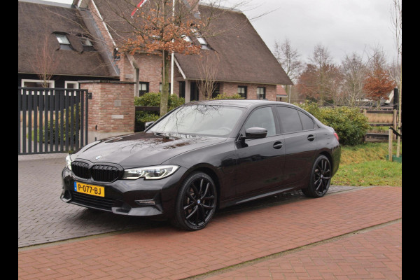 BMW 3-serie 320e Business Edition Plus | 19 Inch | Camera | Leer | Sfeerverlichting | Laserlight |  NL-Auto |